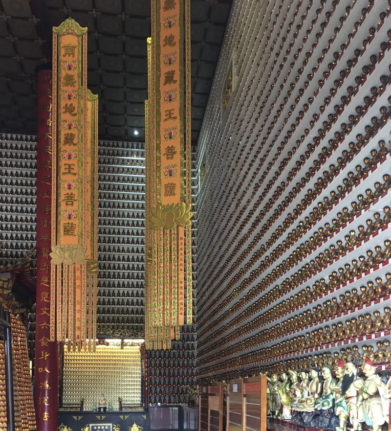 Ten Thousand Buddhas (Sha tin)