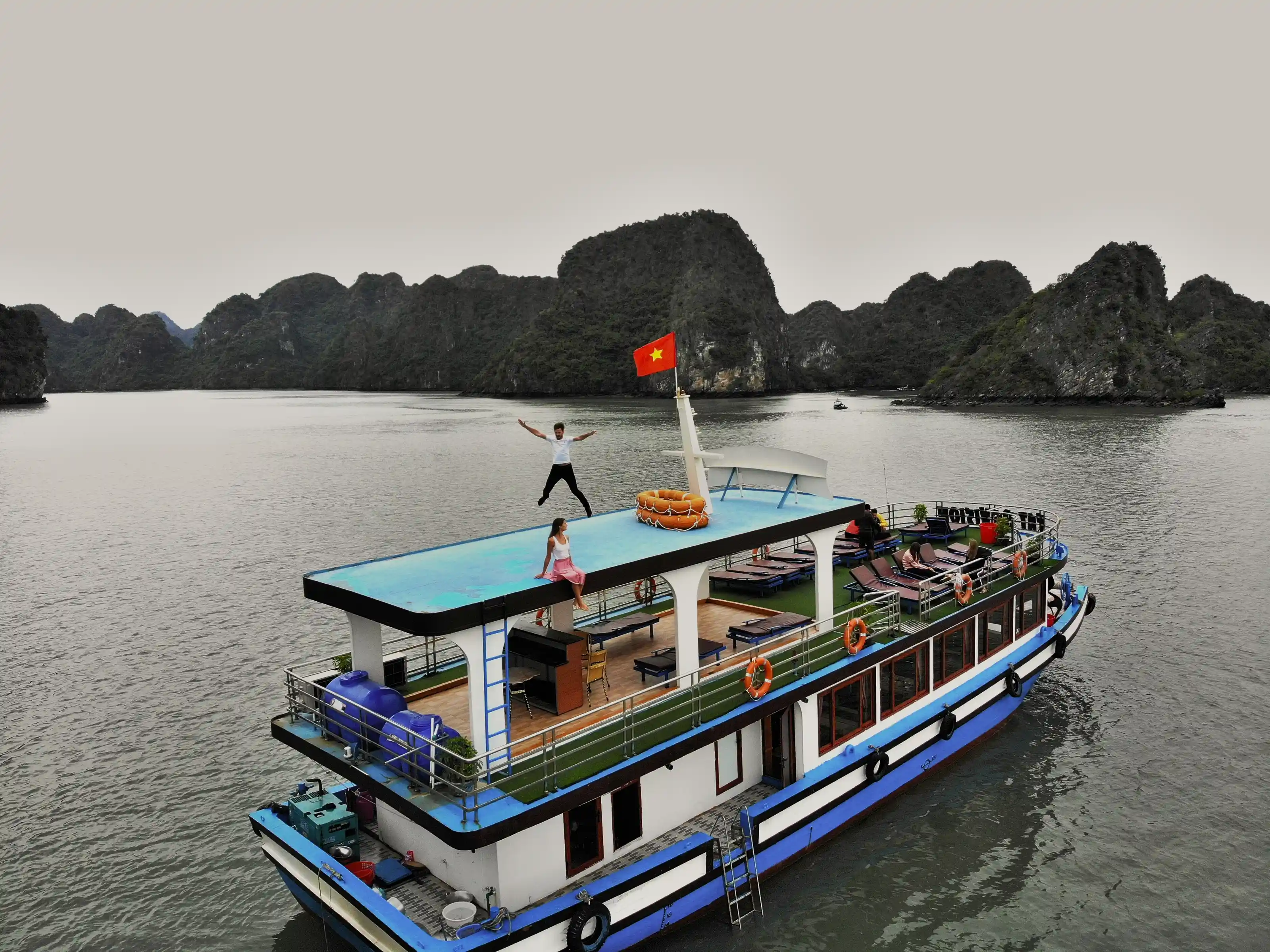 Vietnam Cat Ba Cruise