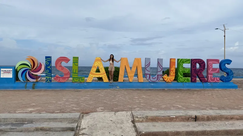 isla mujeres travel sign