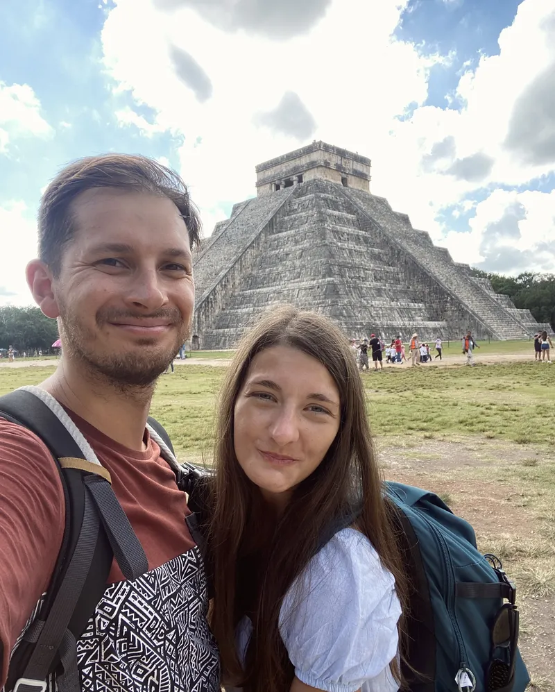 chichen itza selfie