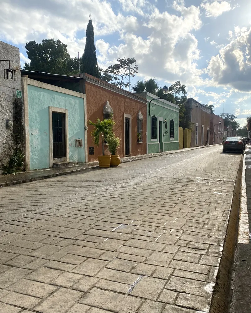 mexico street valladolid