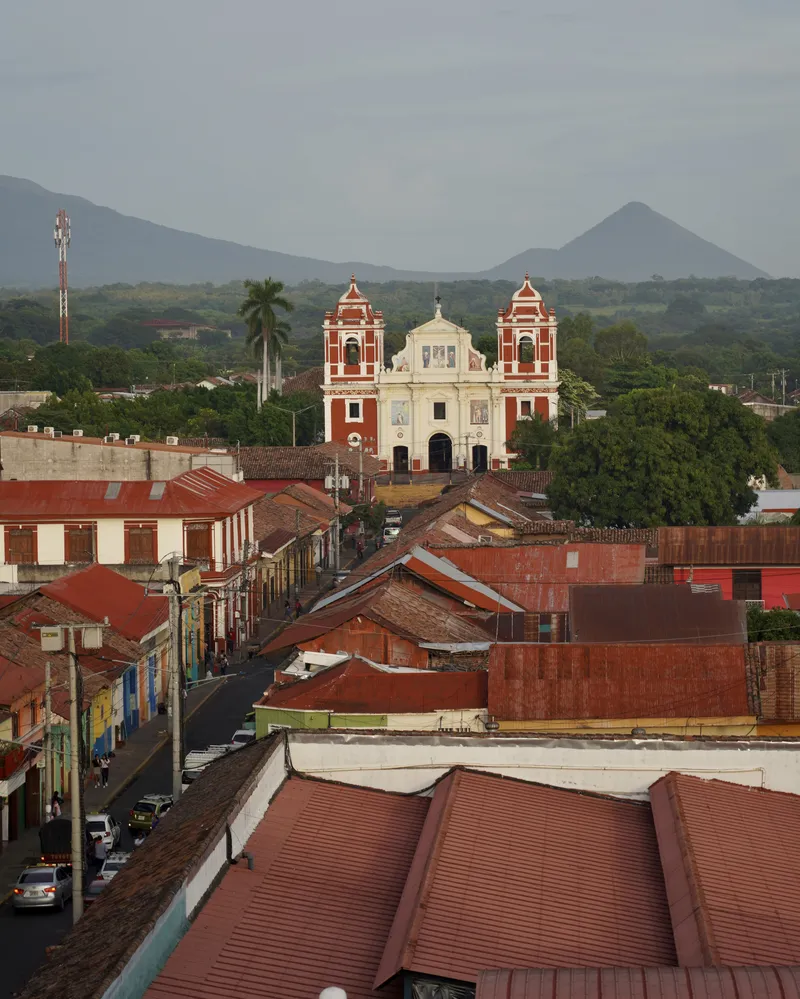 nicaragua leon rooftop volcano